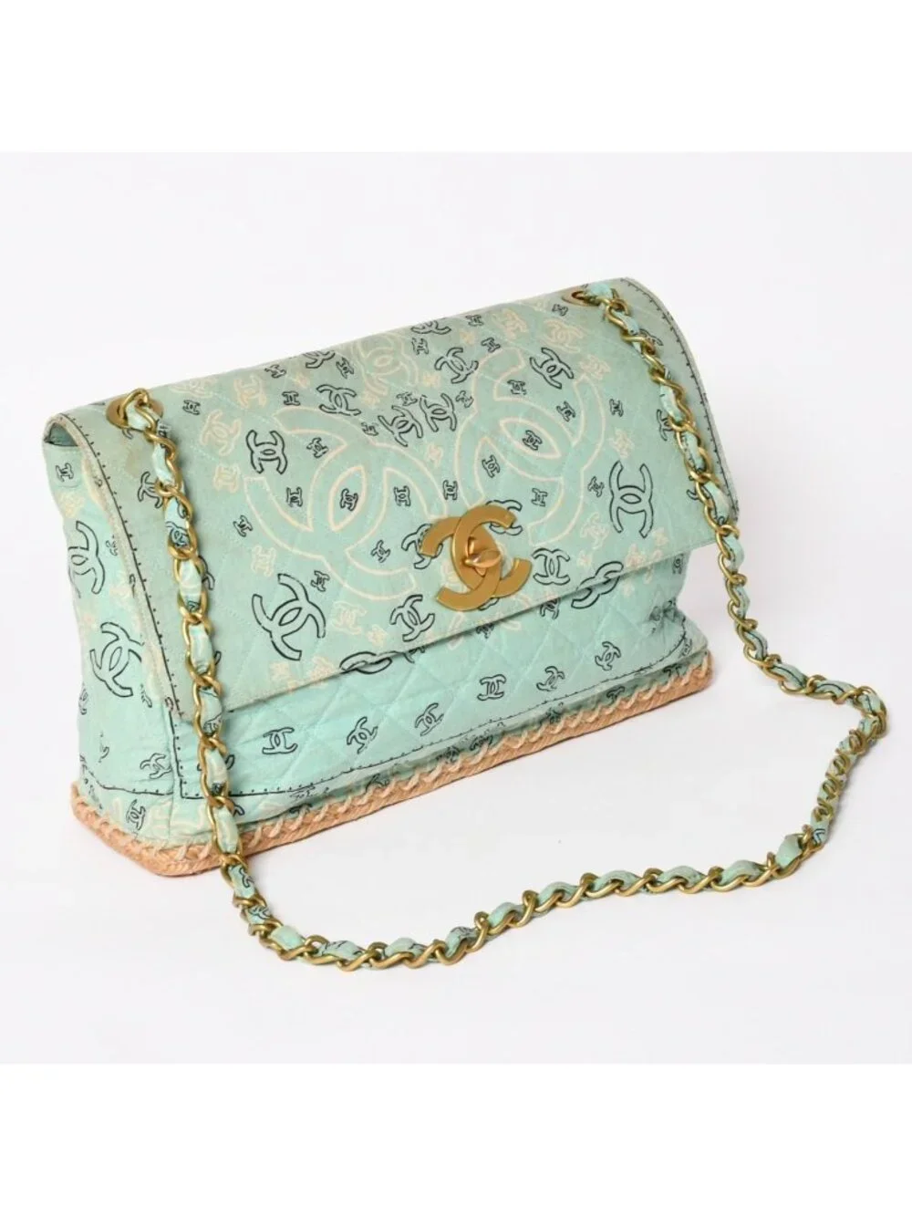 CHANEL pocket 22